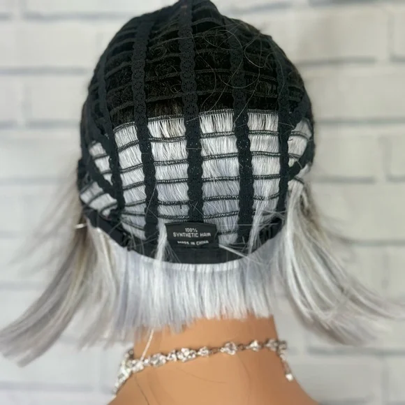 Ombré silver bob wig with bangs premium quality synthetic hair - Picture 8 of 10